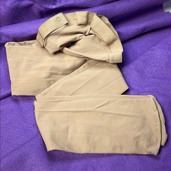 MondorSkating Or Dance Footed Tights Light Tan 80D NWOP A/XL - Picture 4 of 7